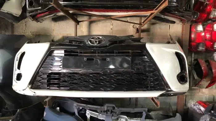 Parachoque Yaris 2022 2023
