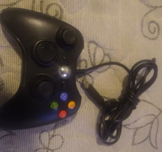 Controle Xbox 360 com fio e com defeito - favor ler anúncio