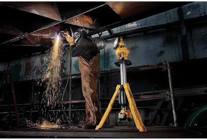 DeWalt Torre de Iluminação 20V Max Sem Bateria e Sem Carregador DCL079B
