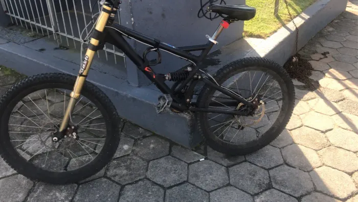 Bicicleta Mountain Bike downhill