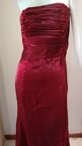 Vestido de Festa, longo, vinho, modelo "tomara que cai". Elegante. Lindo, veste bem. Taman