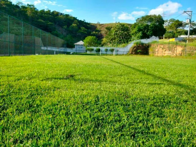 Condomínio Vitória dos Anjos 2 - Lote com projeto de casa aprovada !