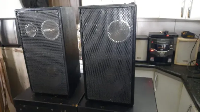 Caixas de médio com 12" Eros 350 rms st's e cornetas Selenium trapezio ou line funcionando