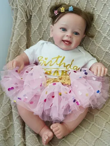 Boneca Bebê Reborn Menina Realista, com chupeta e mamadeira 