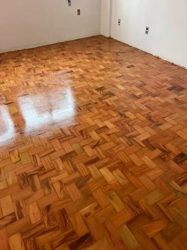 Restauração de tacos e assoalhos aplicação de bona e sinteco venha fazer seu orçamento .