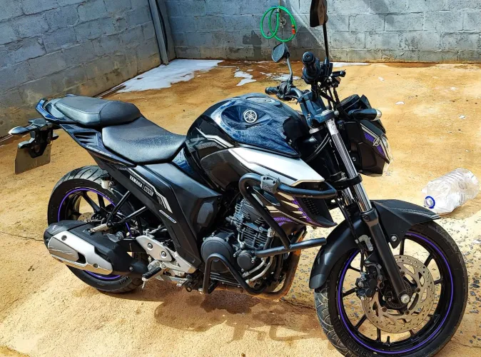 Fazer 250 Pantera Nega - Edição Limitada