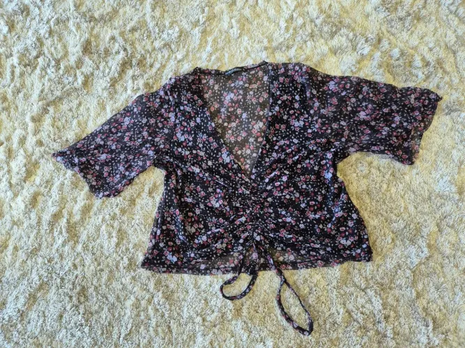 Blusinha Cropped em Tule