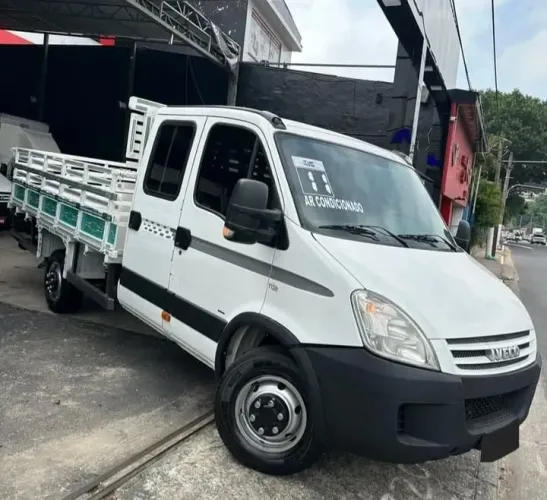 Iveco 35s14 cabine dupla carroceria ano 2011
