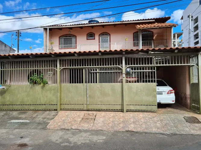 OPORTUNIDADE ÚNICA! Sobrado com duas casas! Excelente p/renda! QN1 ! Escriturado! Confira!