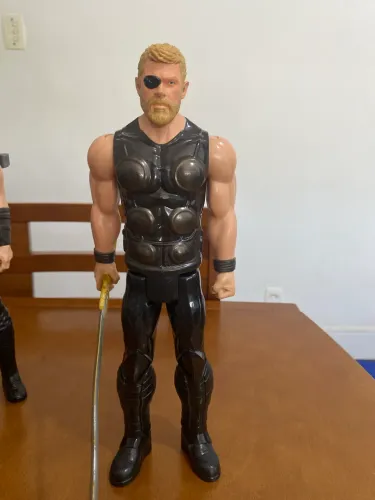 Bonecos Thor e Loki