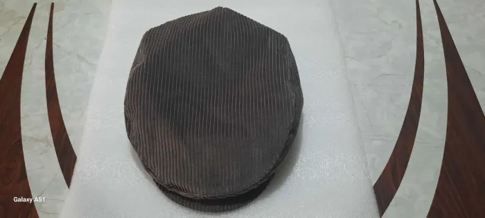 Boina estilo Francês em veludo cinza Antiga. Ideal para colecionadores em bom estado.  