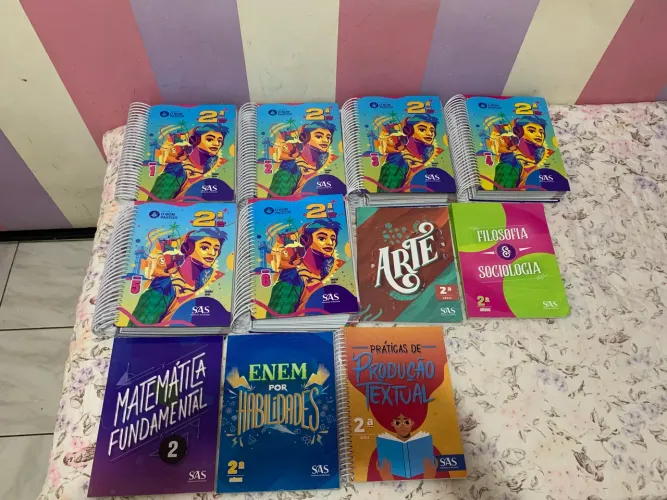 Conjunto de livros didáticos SAS 2º série EM, edição 2024. Ótimo estado de conservação.