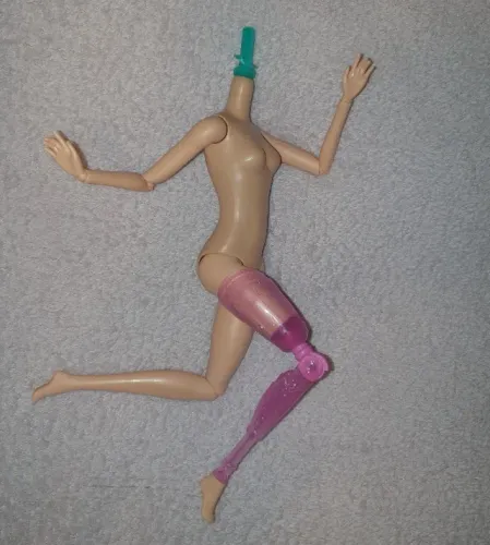 corpo articulado boneca barbie deluxe style número 2 com prótese