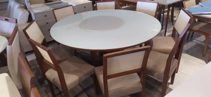 Mesa de Jantar Redonda com Cadeiras de madeira 
