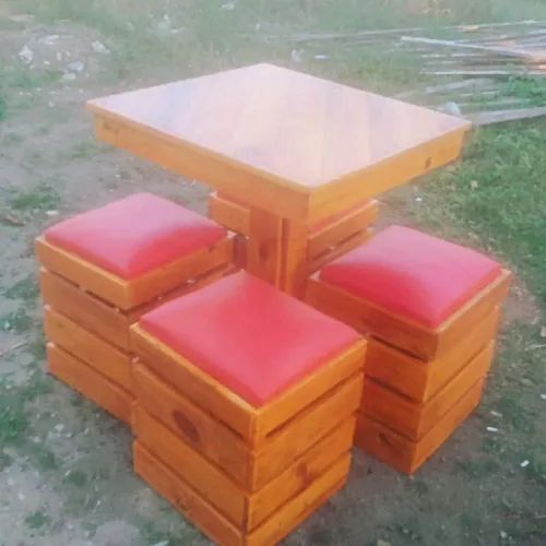 Conjunto de Mesa com banquinhos