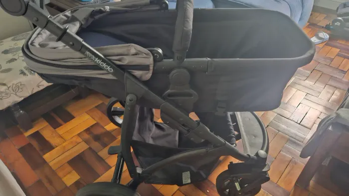 Carrinho e bebê conforto Kiddo