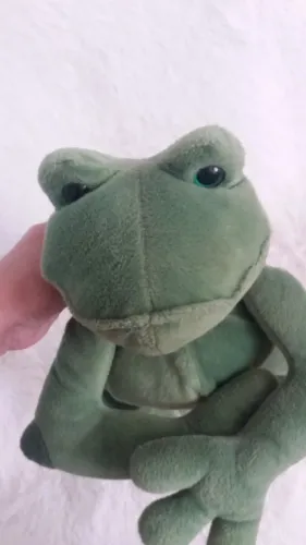 sapo de pelúcia
