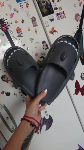 Chinelo Nuvem Tubarão 