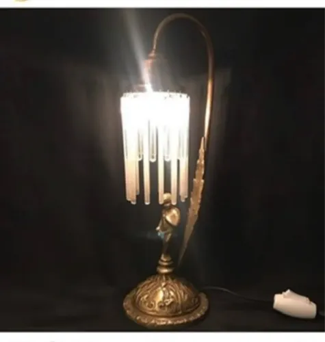 Abajur Vintage Clássico com Design Artístico