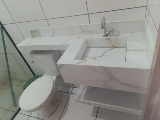 Pia para banheiro em porcelanato.