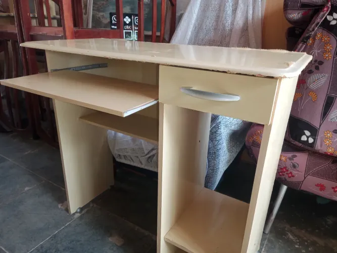 MESA DE COMPUTADOR