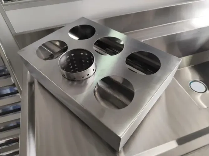 Porta-Talheres Industrial em Aço Inox - Armazenamento Seguro e Prático