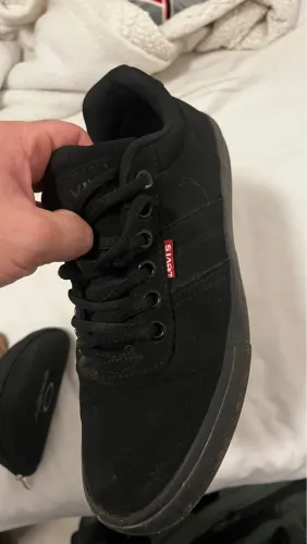 Tênis Levi's Preto - Conforto e Estilo