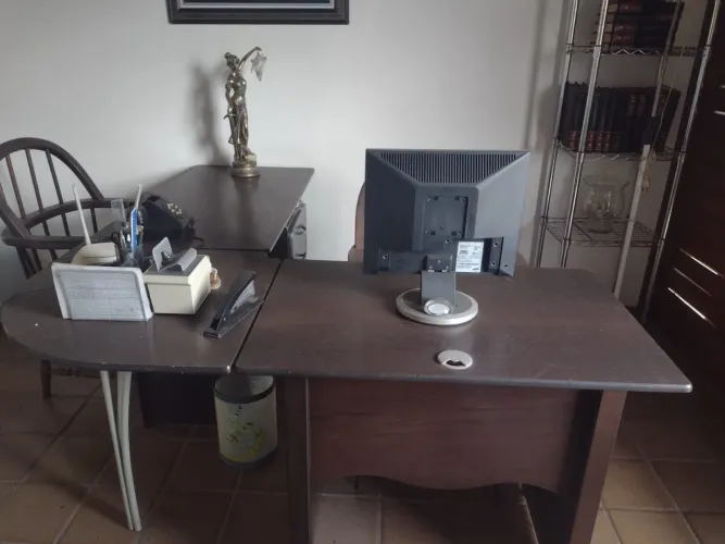 Mesa de escritório em madeira