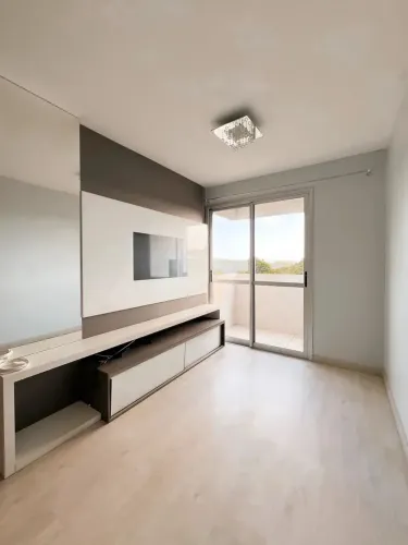 belo apartamento, com sacada aberta, SEMIMOBILIADO