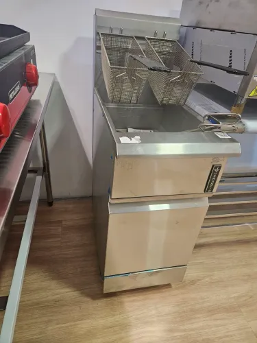 fritadeira industrial a gás de zona fria prime - a pronta entrega 