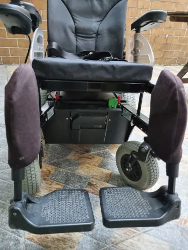 Cadeira de rodas motorizada