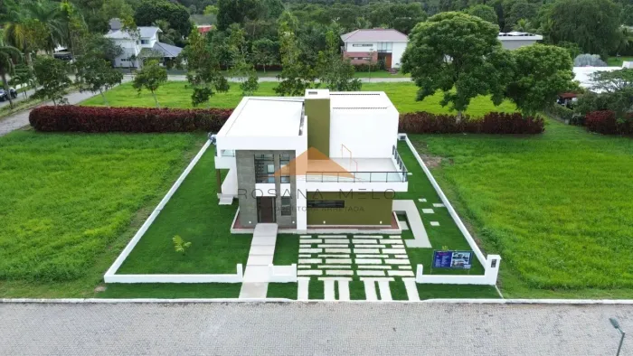 Casa com, 4 quartos, 315m², varanda ampla em L, espaço gourmet, área verde, garagem para 2
