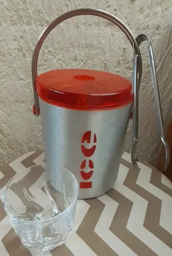 Vendo conjunto balde de gelo, pegador e copo de wisky