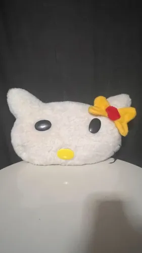 Almofada pelucia tem uns 40 cm