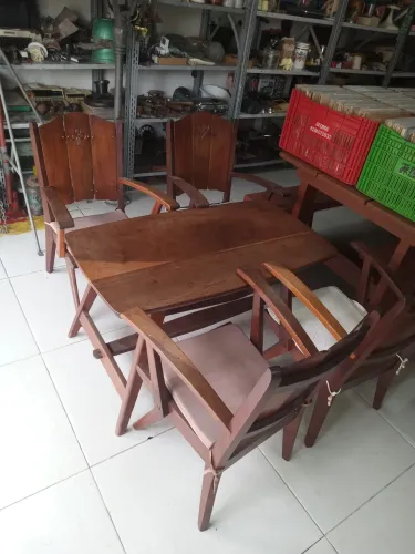 Jogo de Mesa com 4 Cadeiras em Madeira Imbuia - Tema Baralho