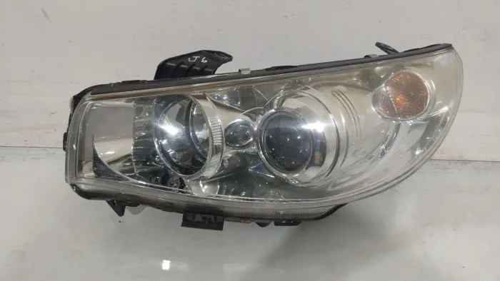 Farol J6 esquerdo 