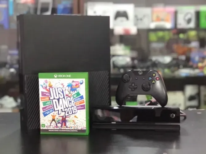 Xbox One FAT 500GB Preto/01 Controle sem fio Xbox One 01 Kinect 01 Jogo produto usado