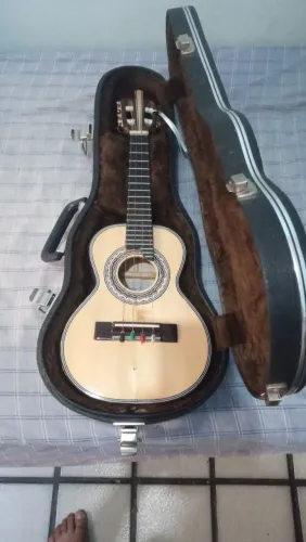 Vendo Cavaquinho.