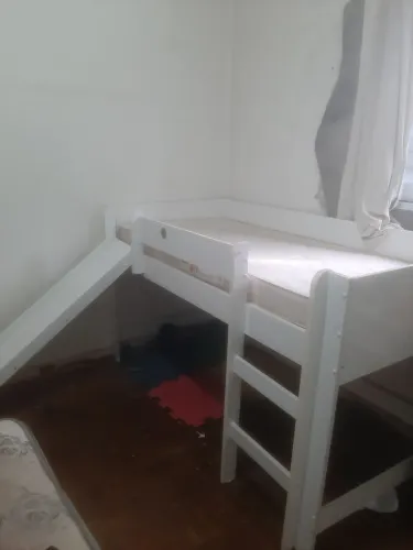 Cama infantil com escorregador