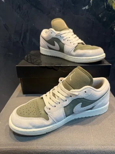 Tênis Nike air Jordan - tamanho 40 Brasil - verde/bege