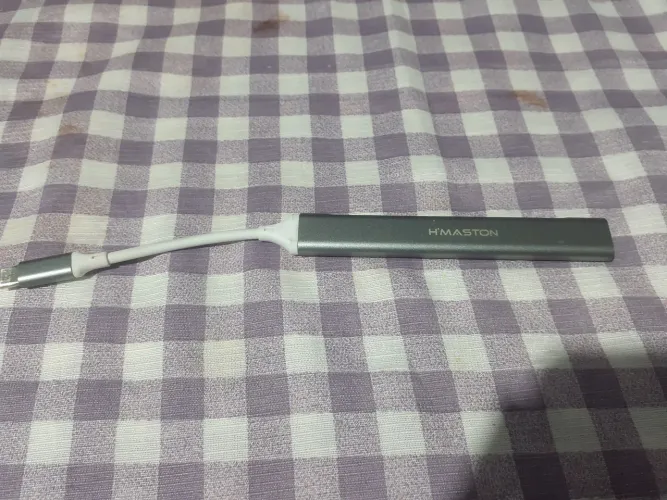 Hub USB-C 4 portas<br>2× USB 3.0 + 2× USB-C, corpo de alumínio, usado e funcionando