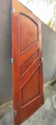 Porta De Madeira Maciça + Portal de brinde