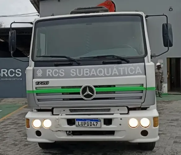 Caminhão MB 1720 com Munck