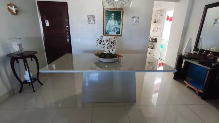 Mesa de Jantar LAqueda com tampo de vidro