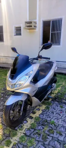 VENDO HONDA PCX 150cc DLX ANO 2018 VALOR 15.000R$ UNICA DONA 