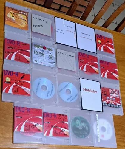 LOTE N°02 - LOTE DVDs USADOS c/ BRINDE SURPRESA