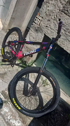 Vikingx montadinha com maxxis e pro7