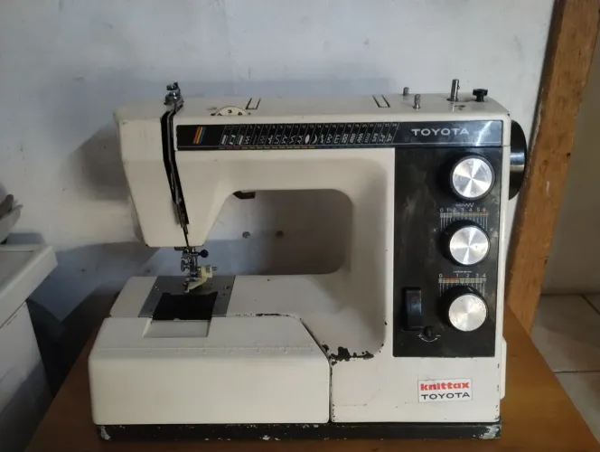 Máquina de costura Toyota 9800 