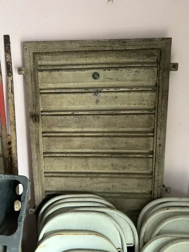 Porta servidão ferro para loja