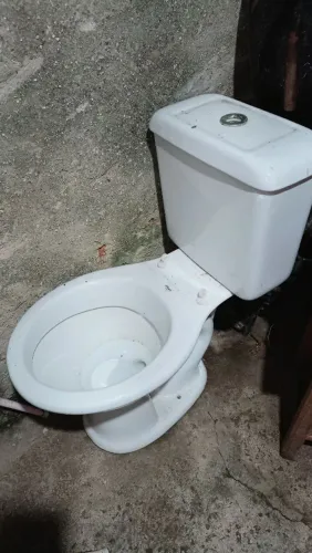Privada com caixa acoplada